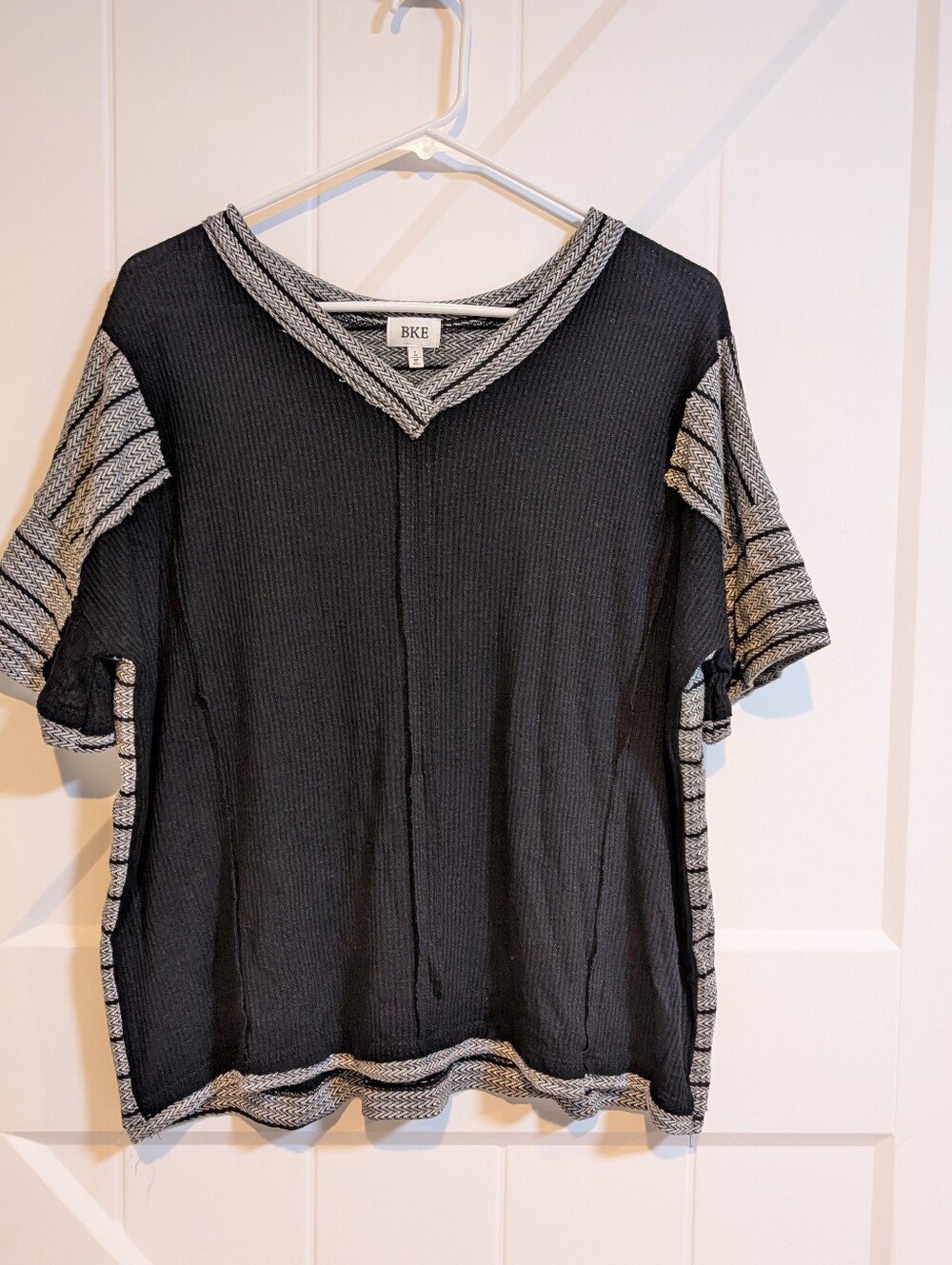 BKE Black Short-Sleeve V-Neck Knit Top